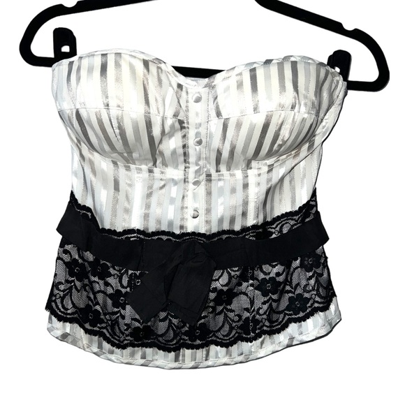 𝐂𝐎𝐓𝐓𝐎𝐍 𝐄𝐗𝐏𝐑𝐄𝐒𝐒 | WHITE AND SILVER STRIPED STRAPLESS METALLIC TOP - Picture 8 of 8